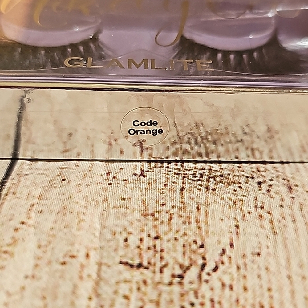 BNIB Glamlite x Mikayla Bundle - Picture 4 of 14